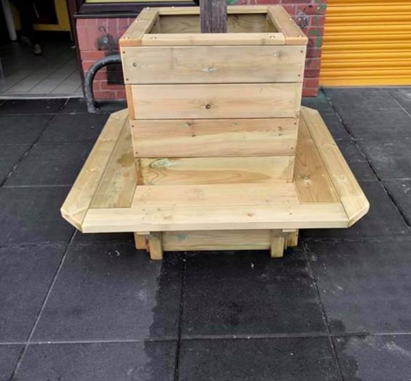 Post Planter With Wooden Bench